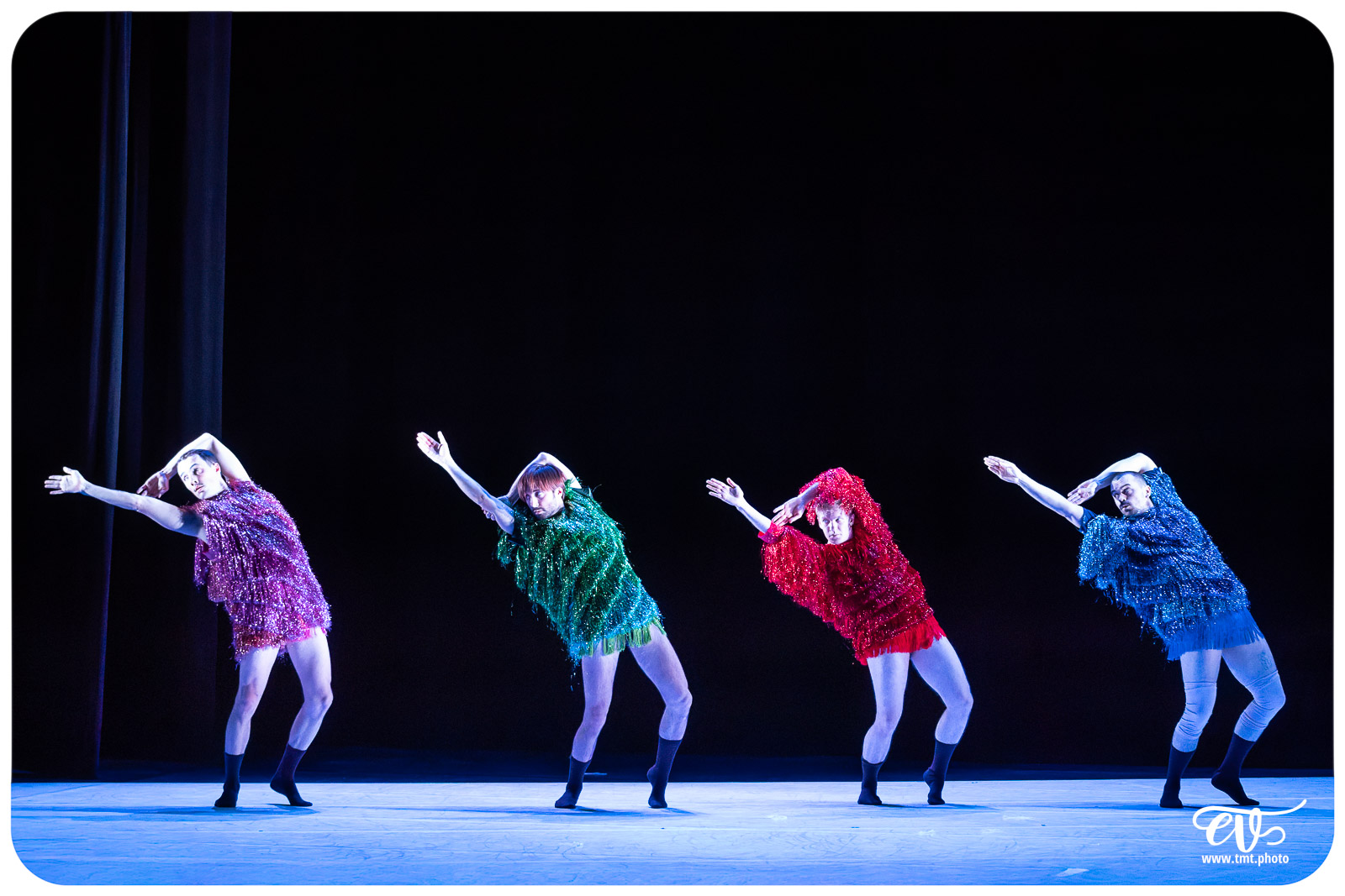 A4 (COMME LA FEUILLE) CIE CHICOS MAMBO